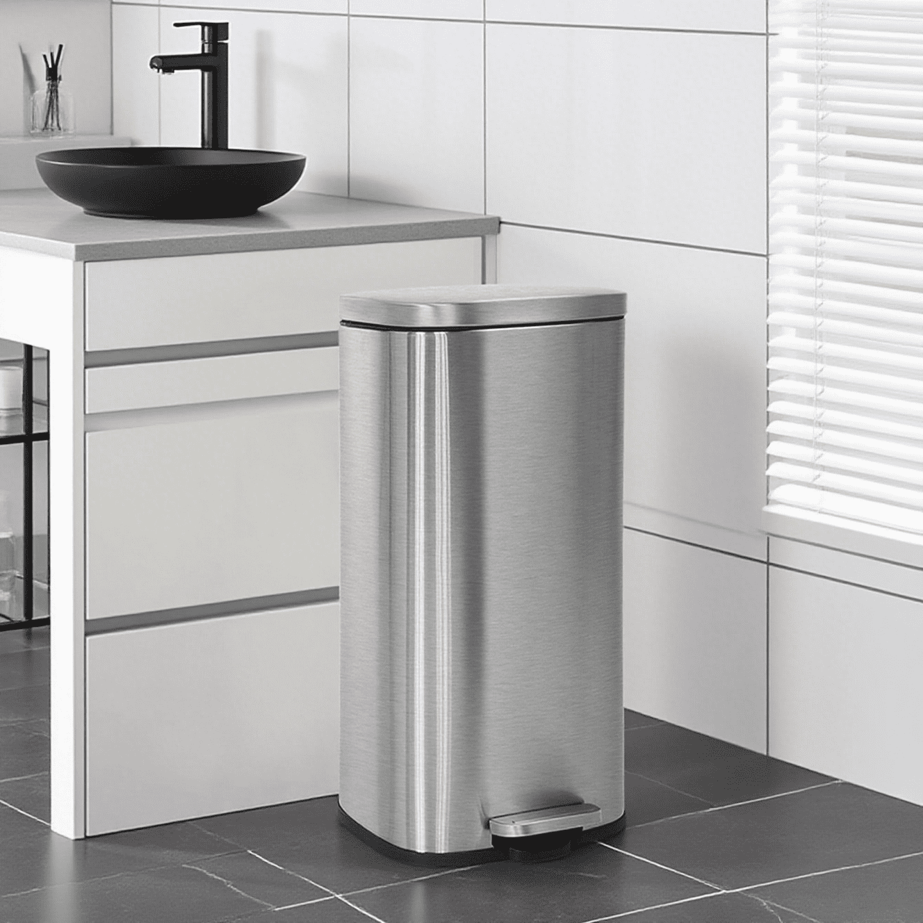 10-Gallon/45L Kitchen Trash Can with Lid, Featuring a Removable Inner Bucket, Pedal-Activated Stainless Steel Trash Bin (Silver) for Office and Bathroom Use