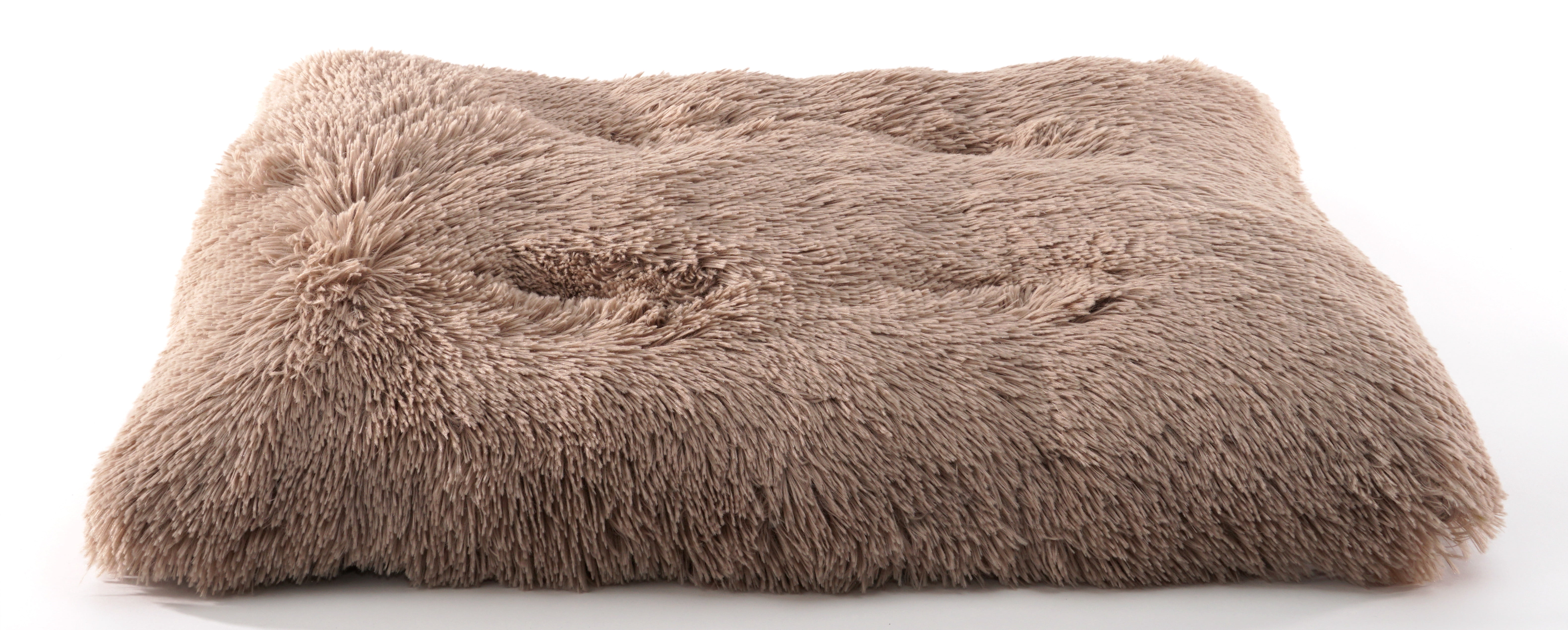 Precious Tails Eyelash Faux Fur Tufted Cat Dog Mat - Large