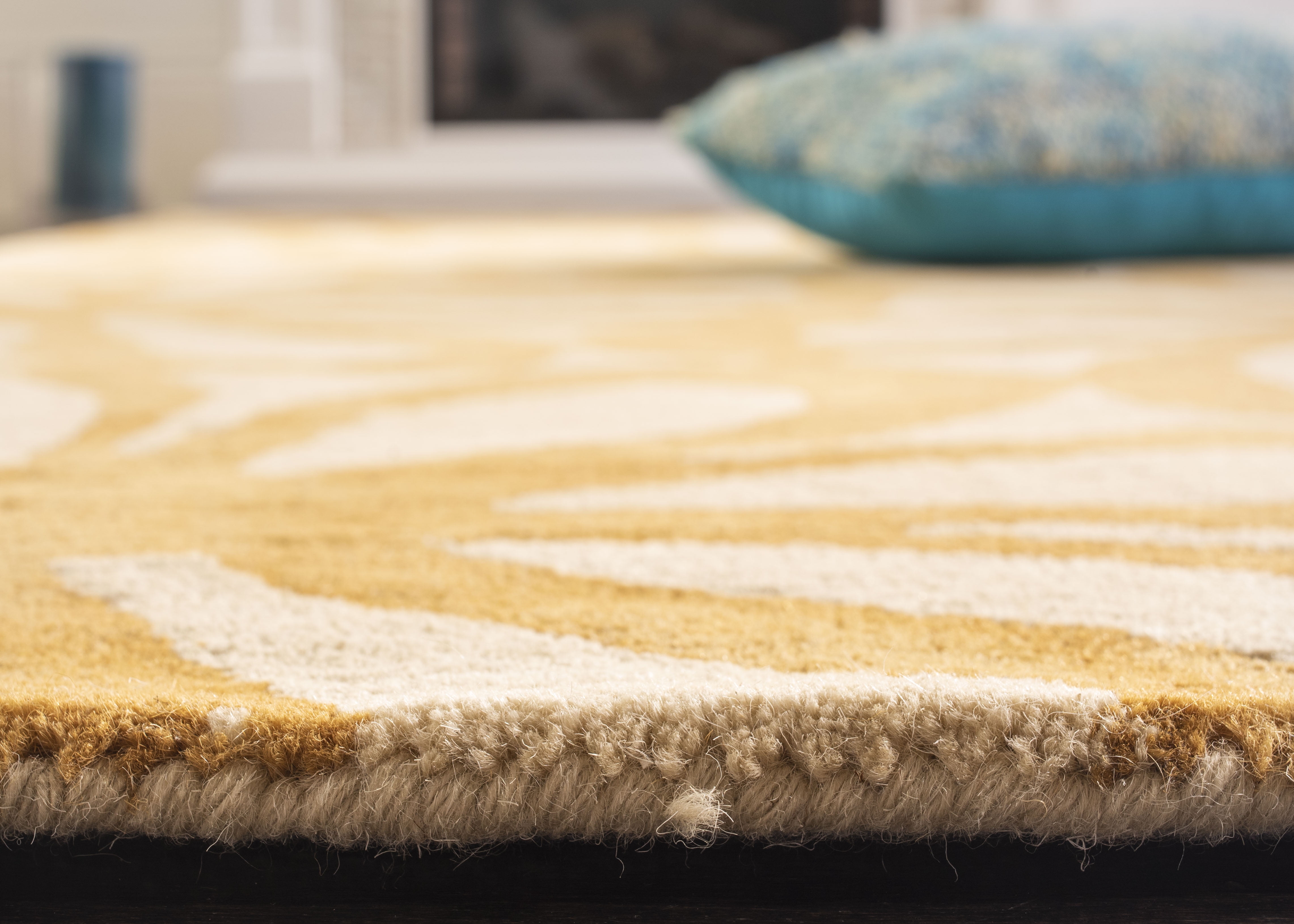 Safavieh Dip Dye Jessamine Floral Wool Area Rug, Beige/Gold, 5' x 5' Round