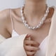 thumbnail image 5 of Collar de perlas de imitación de forma irregular Collar de gargantilla con colgante barroco ajustable lindo simple Blanco, 5 of 5