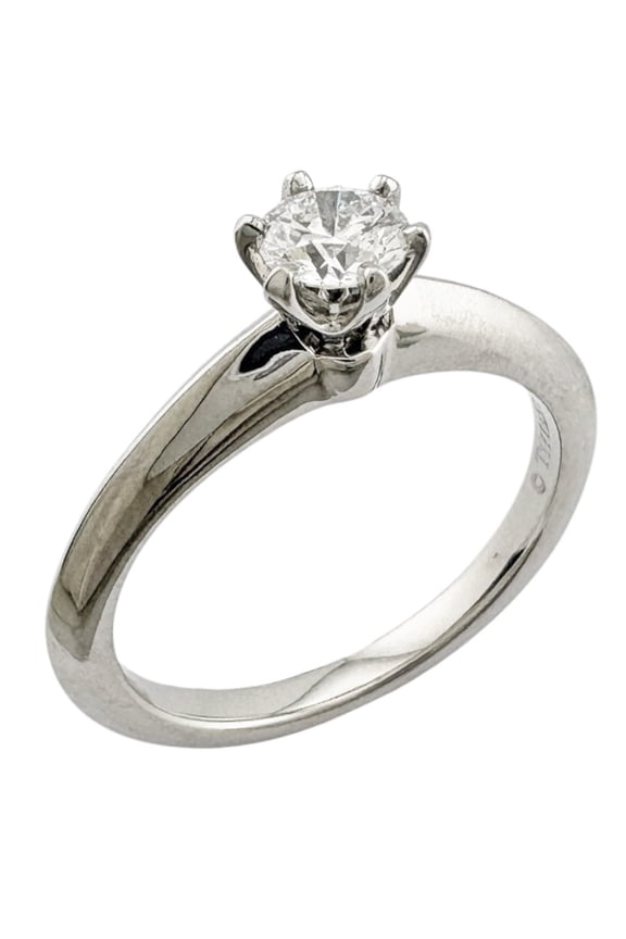 Pre-Owned Tiffany & Co. solitaire ring in platinum with a 0.26ct diamond.