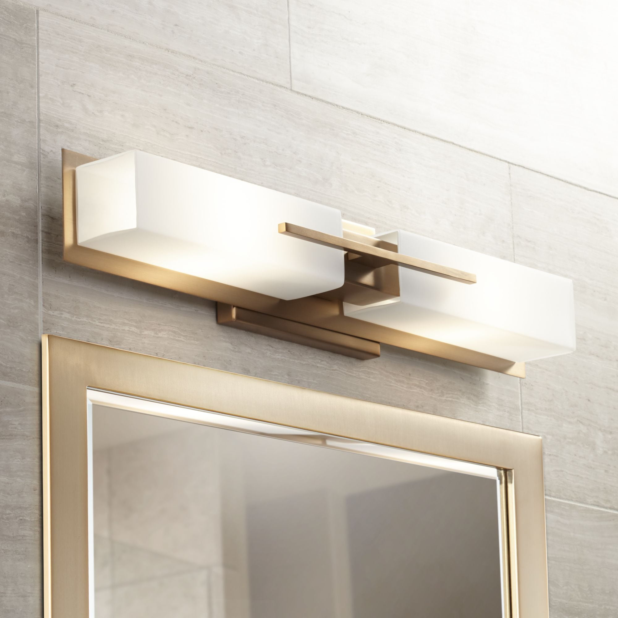 Настенный светильник в ванну. Бра Wall line Slim 100% Brass. Светильник для ванной. Бра для ванной комнаты. Светильник для ванной комнаты настенный.