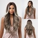 thumbnail image 1 of Pelucas con flequillo para mujer, peluca ondulada suelta, peluca negra para mujer con cabello rizado de longitud media, peluca marrón 1B, peluca europea y rosa, malla mate de seda, tupé dividido., 1 of 3