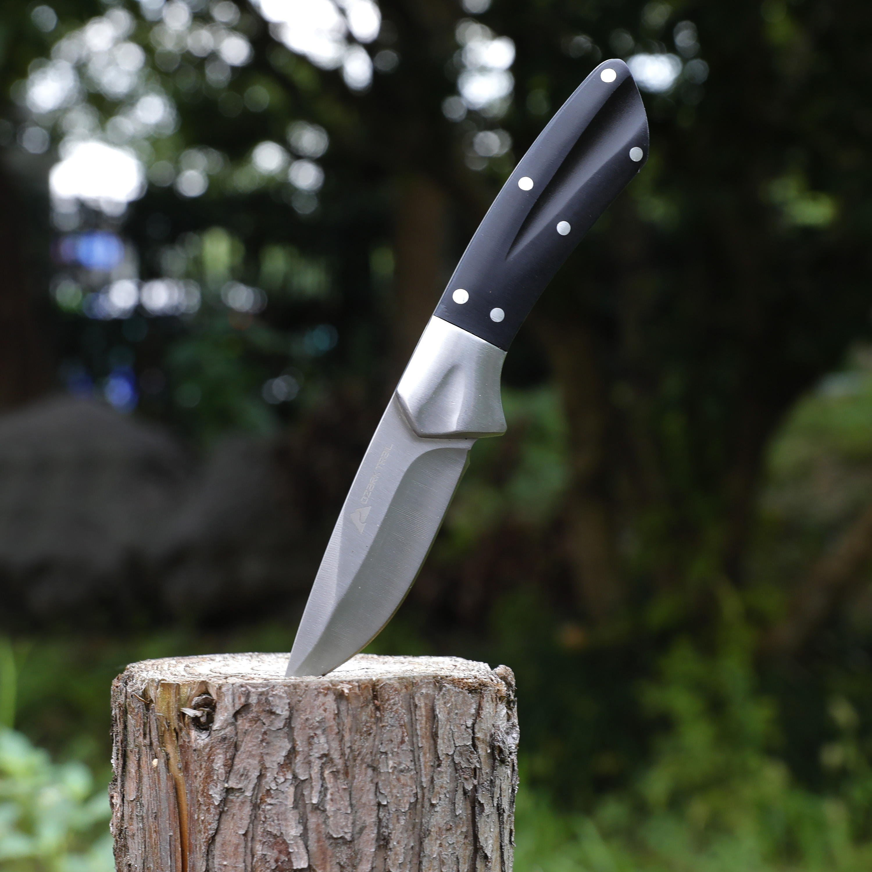 Cuchillo de hoja fija Ozark Trail Forge de 7 pulgadas con hoja de acero inoxidable y mango de polipropileno 8
