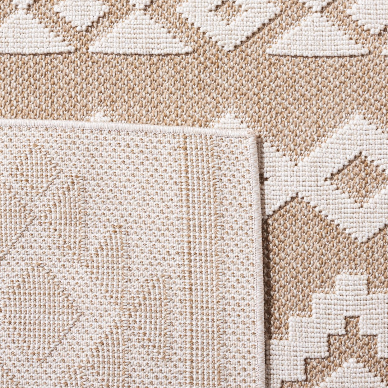 SAFAVIEH Global Caitriona Diamond Indoor/Outdoor Area Rug, Beige/Ivory, 6'7" x 6'7" Round