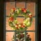 thumbnail image 4 of Adornos navideños, corona de flores para puerta principal, llamador de puerta navideño para interior y exterior, llamador de puerta de invierno con piñas rojas y lazo, adornos navideños de plástico., 4 of 6