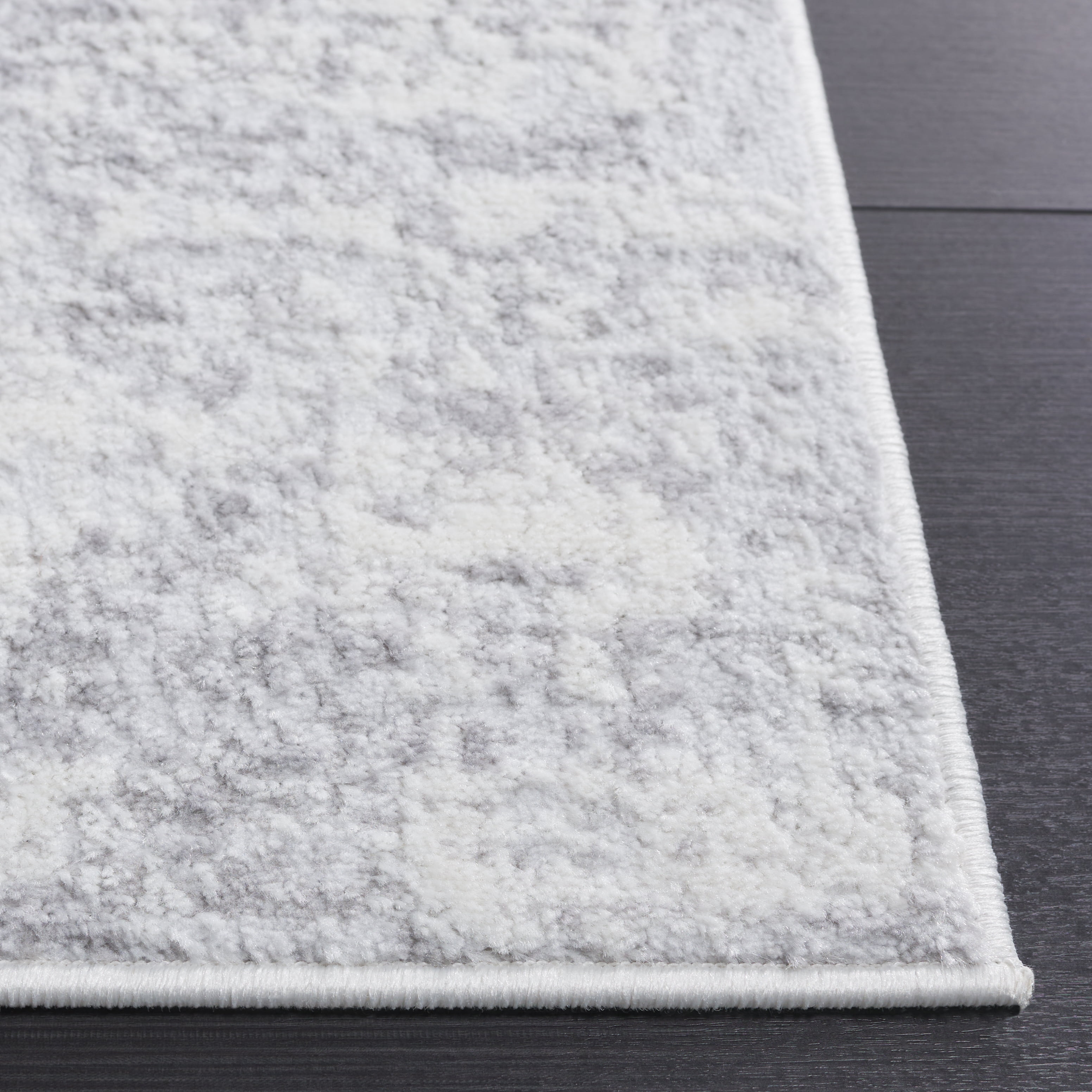 Safavieh Amelia Ian Abstract Area Rug, Ivory/Light Gray, 5'3" x 7'6"