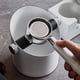 thumbnail image 4 of Coffee clean Desmontable Knock and coffee Grounds Contenedor Tamper Bins Base antideslizante de aleación de aluminio Blanco Baoblaze caso de golpe de café, 4 of 8