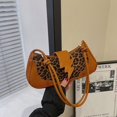 thumbnail image 3 of Bolso bandolera con estampado de leopardo retro de primavera para mujer, bolso bandolera de hombro para desplazamientos, de gran valor, de moda de nicho, 2025, 3 of 5