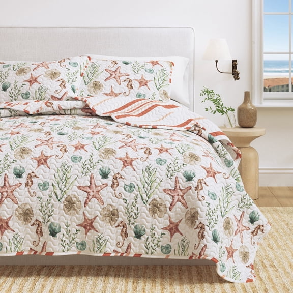 Coastal Quilt Set - Lightweight, Soft, All-Season - 2-Piece Reversible Bedding Set (Twin / Twin XL, Seahorse & Shells)