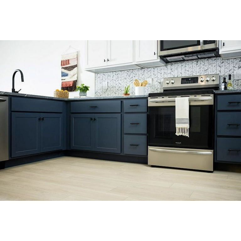 Champion, 7 in. x 48 in. Color Silver Step, Luxury Vinyl