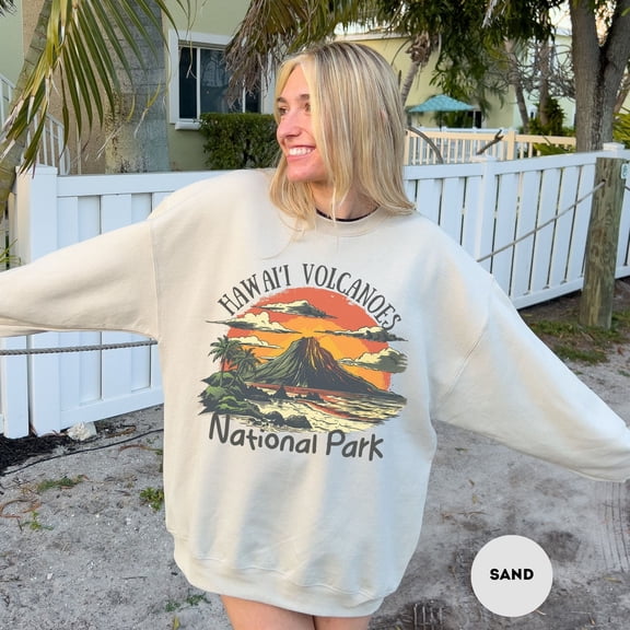 Velto Hawaii Volcanoes National Park Adventure Travel Graphic Sweatshirt Full size S-5XL