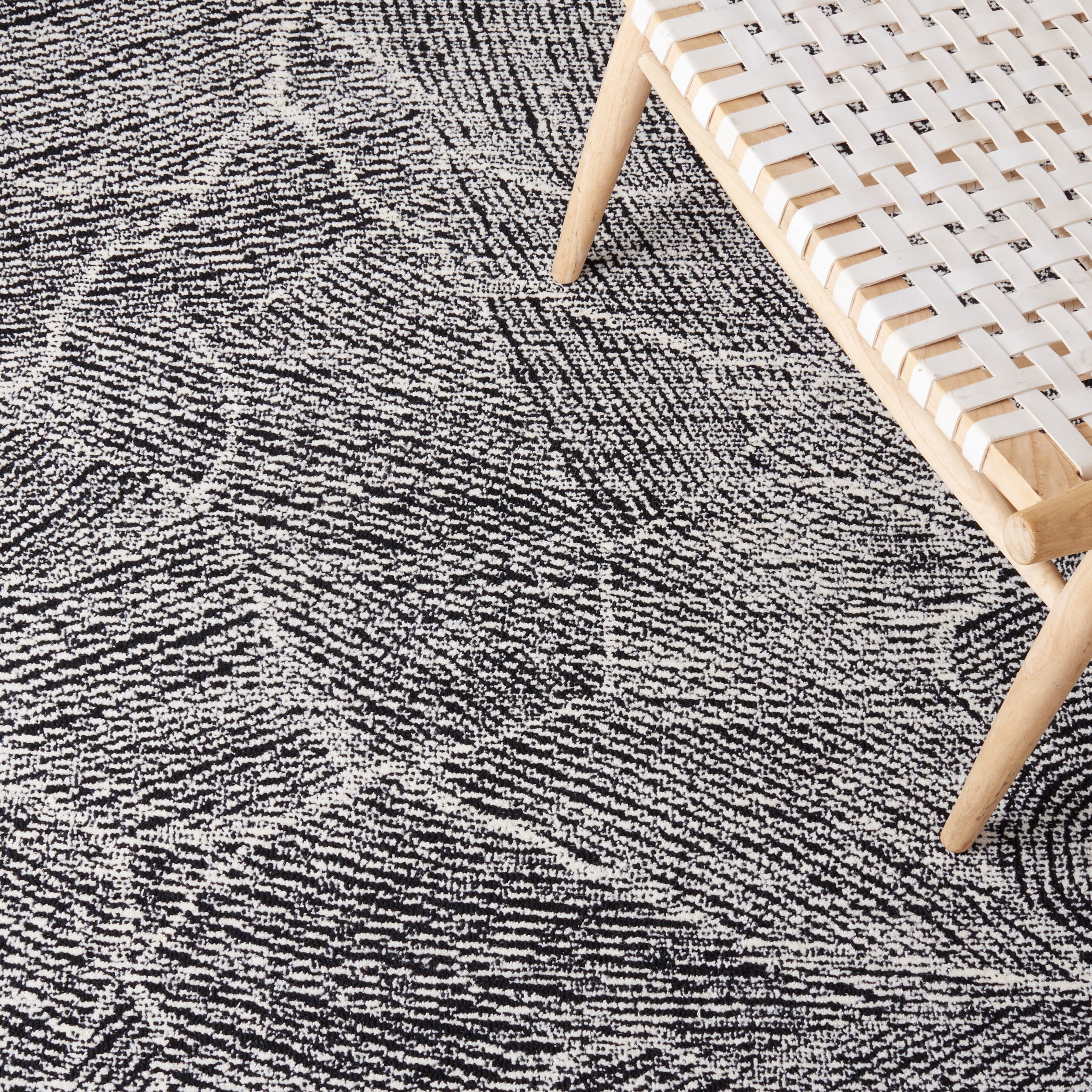 Safavieh Metro Patricia Distressed Area Rug, Black/Ivory, 6' x 6' Square