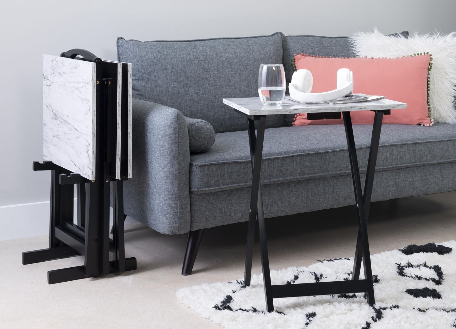 Ensemble de table à plateau en faux marbre blanc