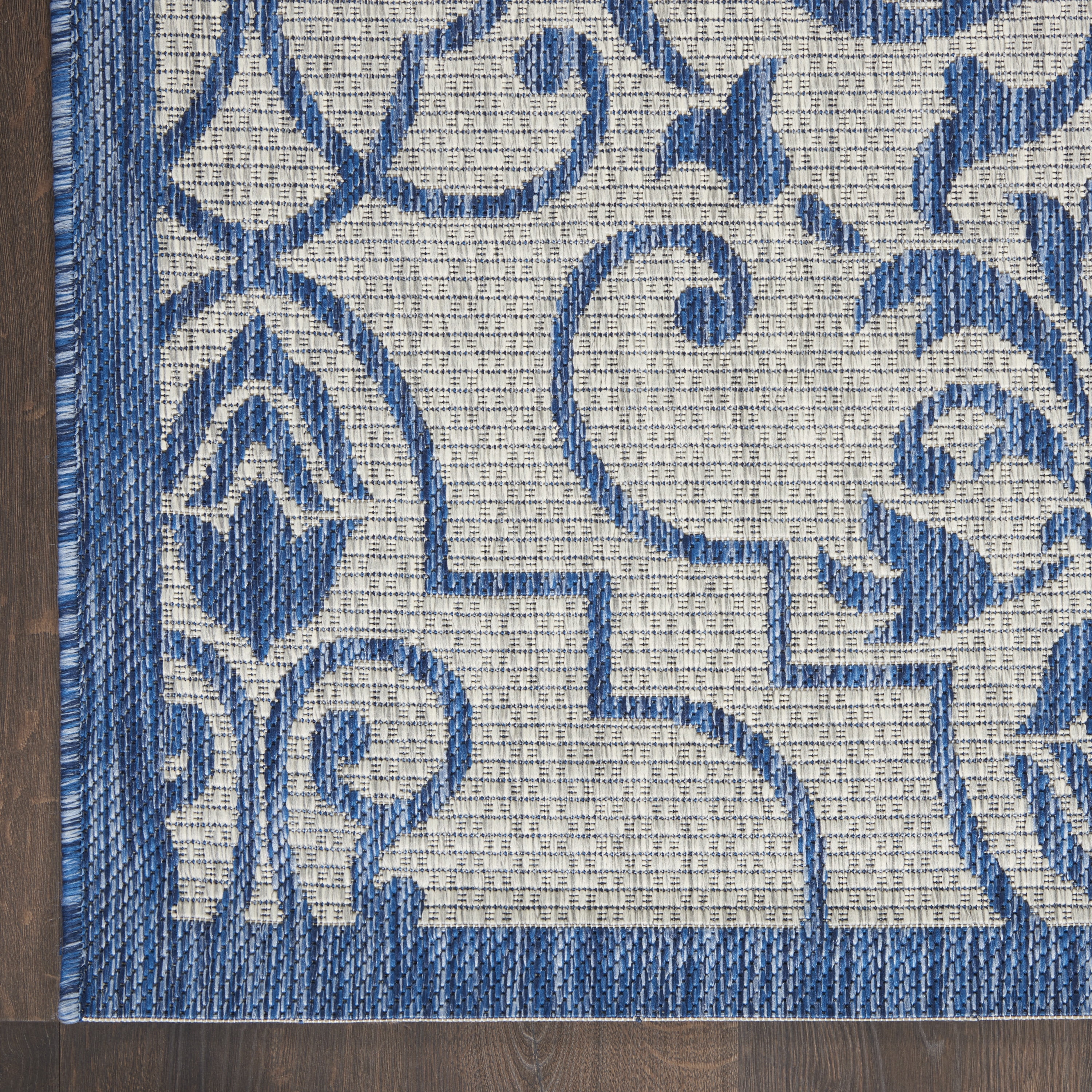 Nourison Garden Party Indoor/Outdoor Transitional Damask Ivory/Blue 7' x 10' Area Rug, (7' x 10')