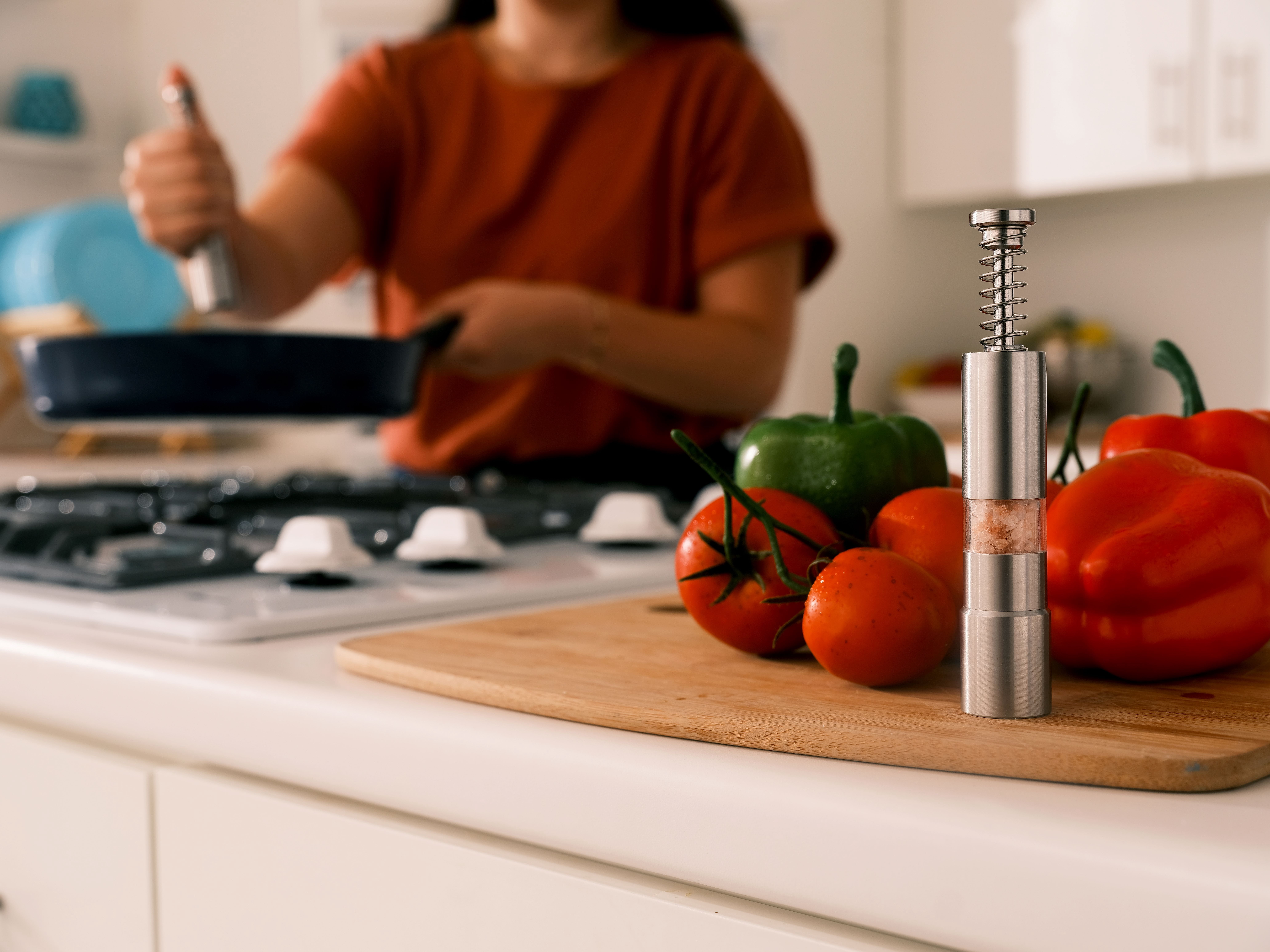 Jokari Season Pro™, Set of 2, Stainless Steel Grinders with Acrylic Base, for Salt, Pepper or Spices