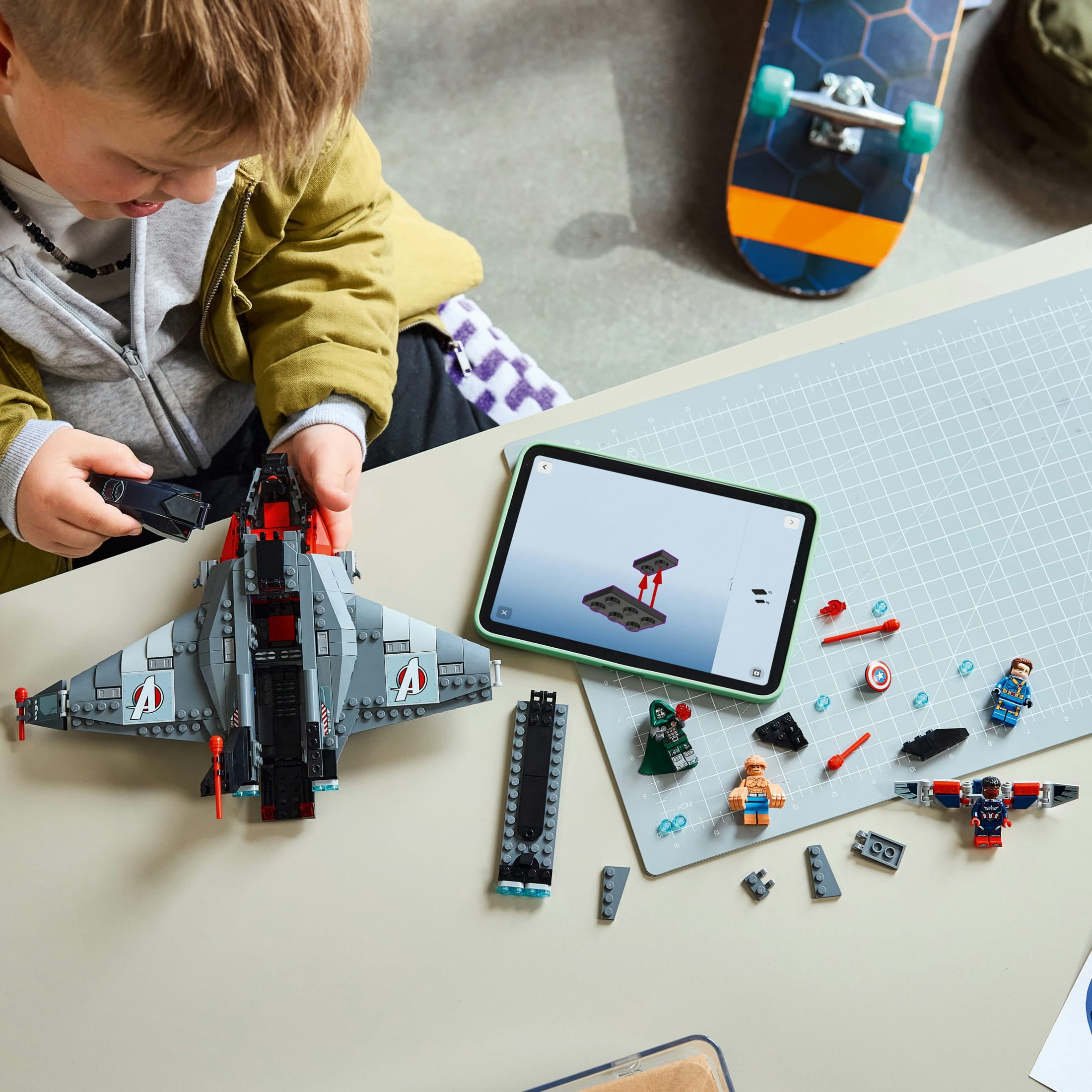 LEGO Marvel Avengers: Doomsday Quinjet - Building Toy for Boys & Girls, Ages 9+ - Super Hero Marvel Toys for Kids - Includes Movie Character Minifigures - Gift for Fans - 76347