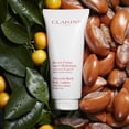 thumbnail image 3 of Loción corporal Clarins 200 ml rica en humedad intensamente hidratante, 3 of 5