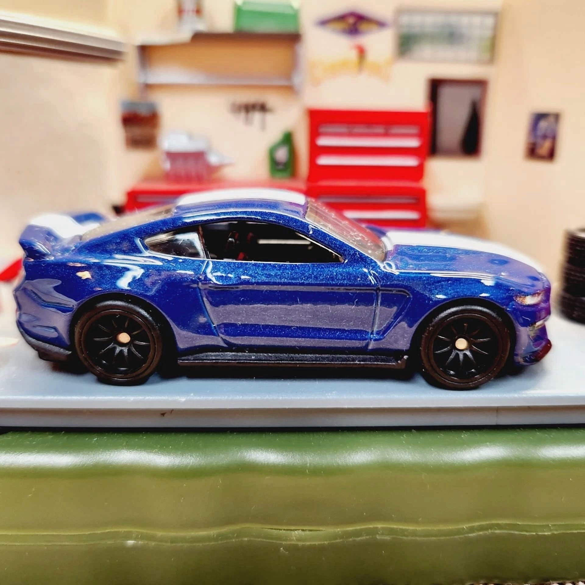 Diecast Ford Shelby GT-350R. Loose. 1:64. Hotwheels.