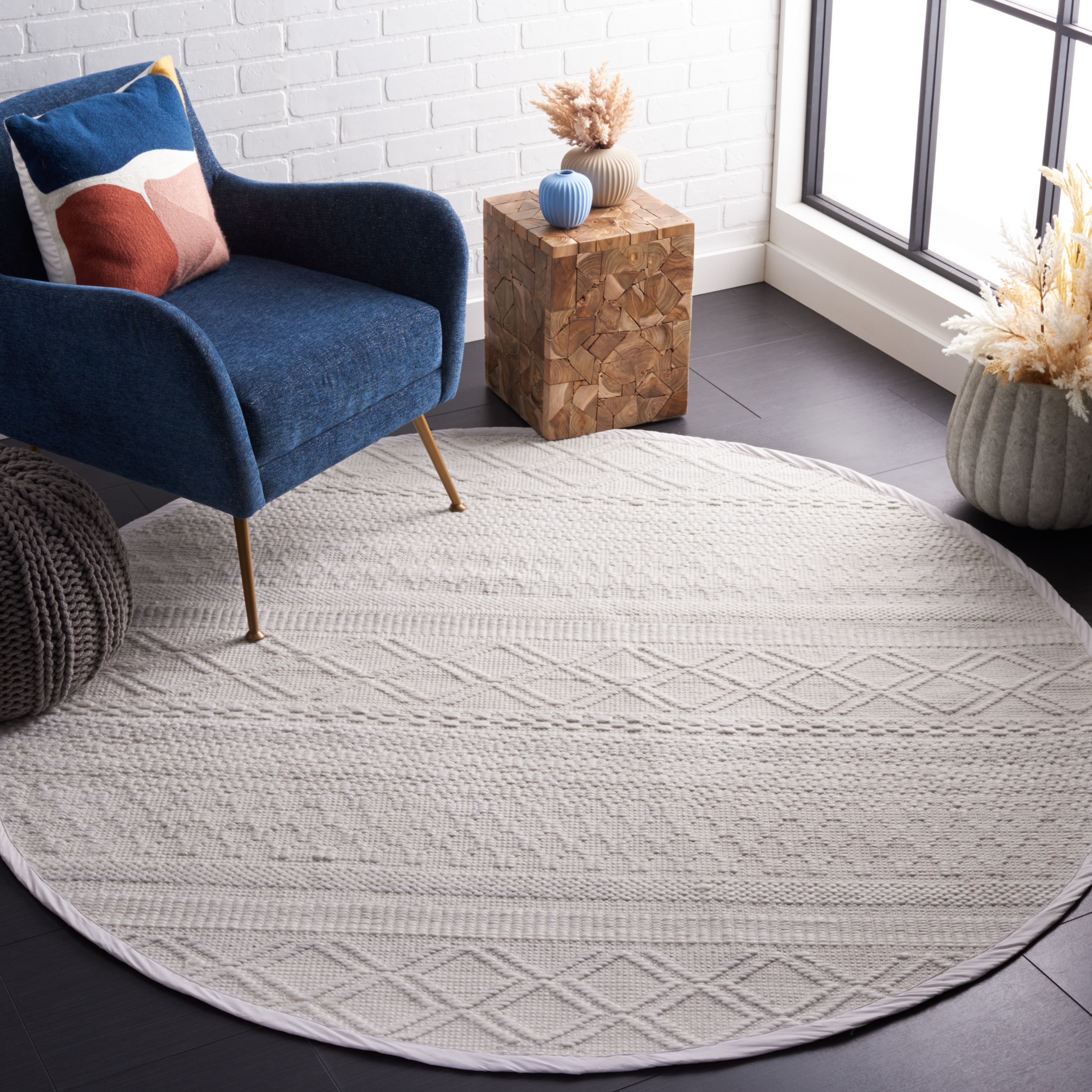 SAFAVIEH Natura Felicity Geometric Polyester Area Rug, Ivory, 6' x 6' Round