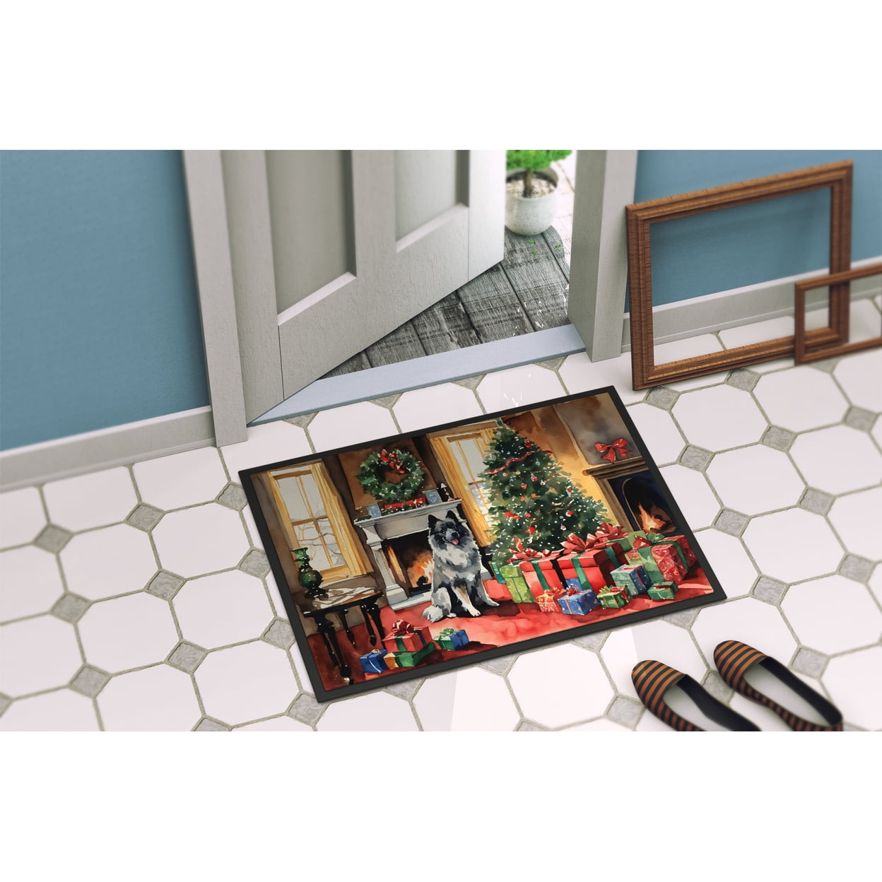 Carolines Treasures DAC2690JMAT 0.15 x 24 x 36 in. Keeshond Cozy Christmas Doormat