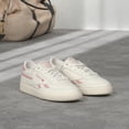 thumbnail image 2 of Zapatilla Reebok Club C Double Revenge Platform para mujer Chalk 7.5, 2 of 7