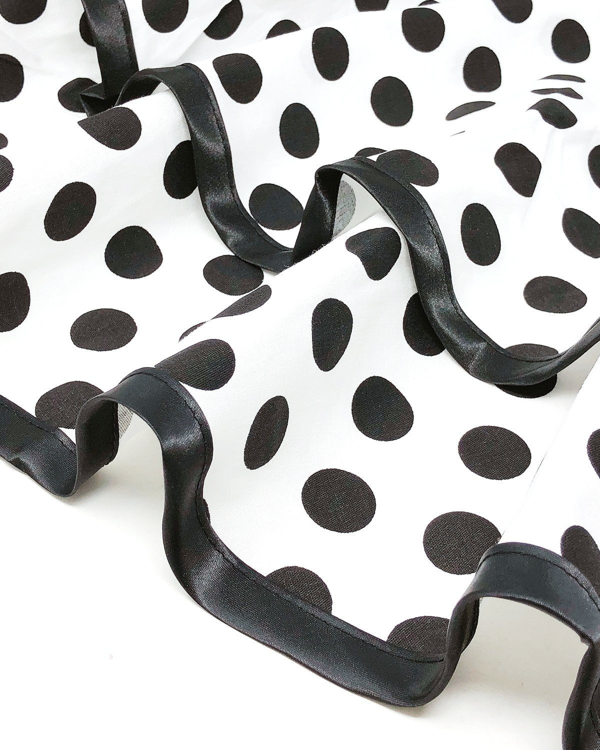 Wrapables Classic Vintage Apron, Sexy Cooking Apron, Black Dot