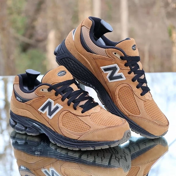 new balance 2002r tobacco black Men's / / Bone Low Top Sneakers ABZORB midsole for cushioning and compression resistance New Balance 2002R | Tobacco