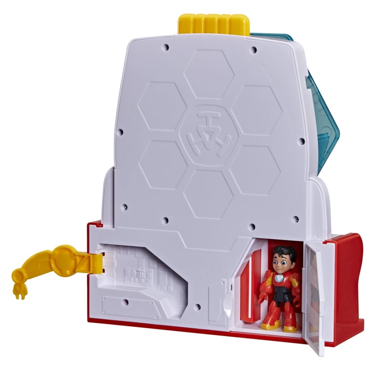 Hall of Armor Playset with 3-Inch Poseable Figure and Wings Accessories photo 6