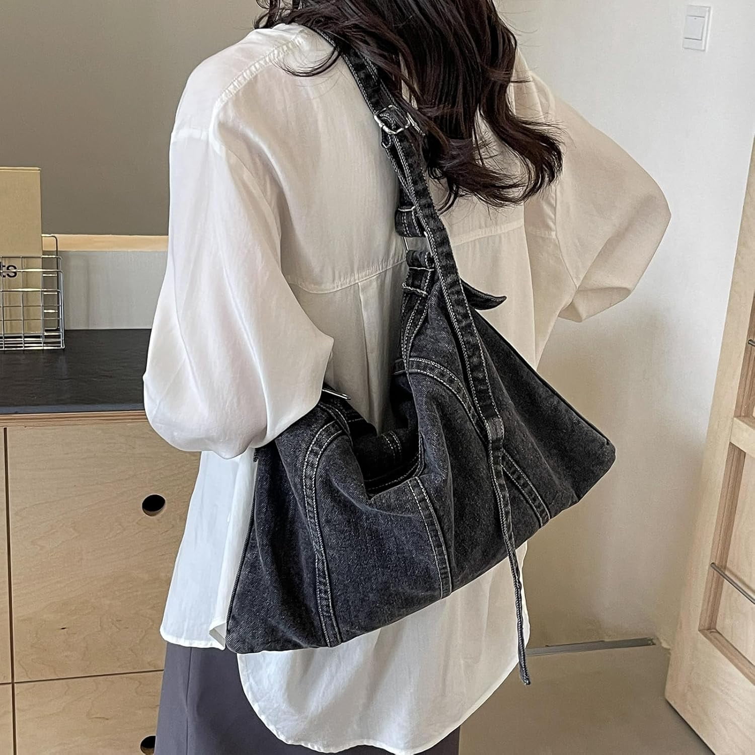 CoCoMangos Women's Denim Crossbody Bag Purse - Y2k Aesthetics Lightweight Soft Canvas Hobo Shoulder Bag with Zipper for Everyday Use