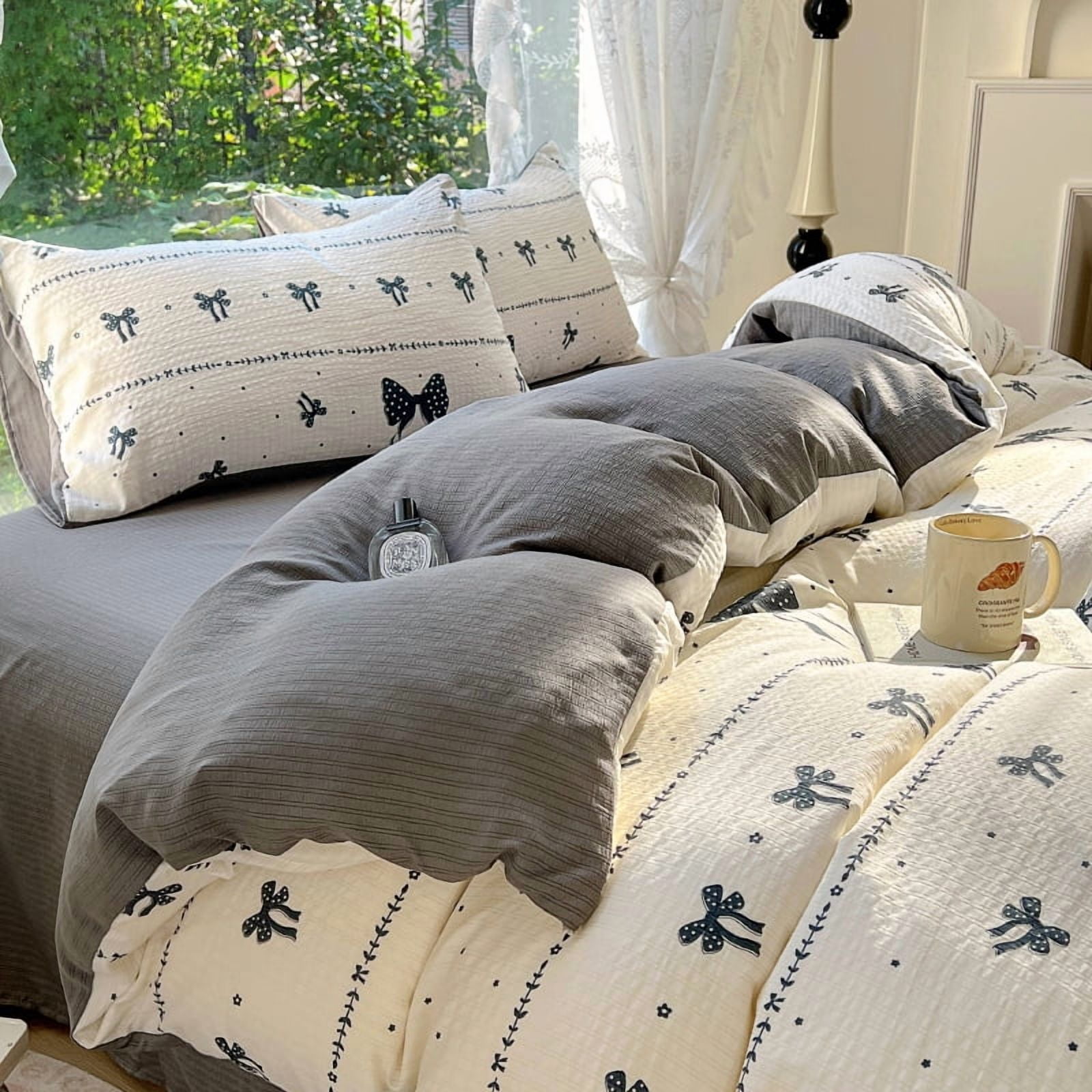 JOLUSERE 2 Pieces Reversible Duvet Cover Twin Set White with Black Bows Flowers