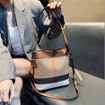 thumbnail image 2 of Bolso de mano de diseñador de marca de lujo 2024, nuevo bolso para mujer, bolso cruzado informal de alta capacidad, tendencia de moda femenina, bolso de mano de cuero genuino, 2 of 5