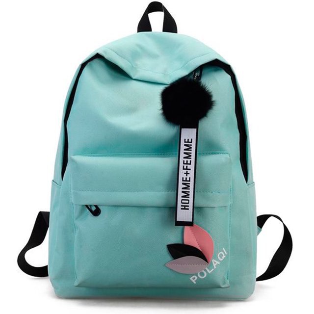mochila multifuncional shendy vendy backpack minimalista Aqua, vista frontal centrada de mochila mini 36 x 25 x 11.6 cm en poliéster resistente, bolsillo delantero con cierre, tirantes y asa negros, llavero pompón negro con cinta "HOMME+FEMME" y gráfico de logo en la base; adecuada para tablet mini, paraguas pequeño y botella de agua.