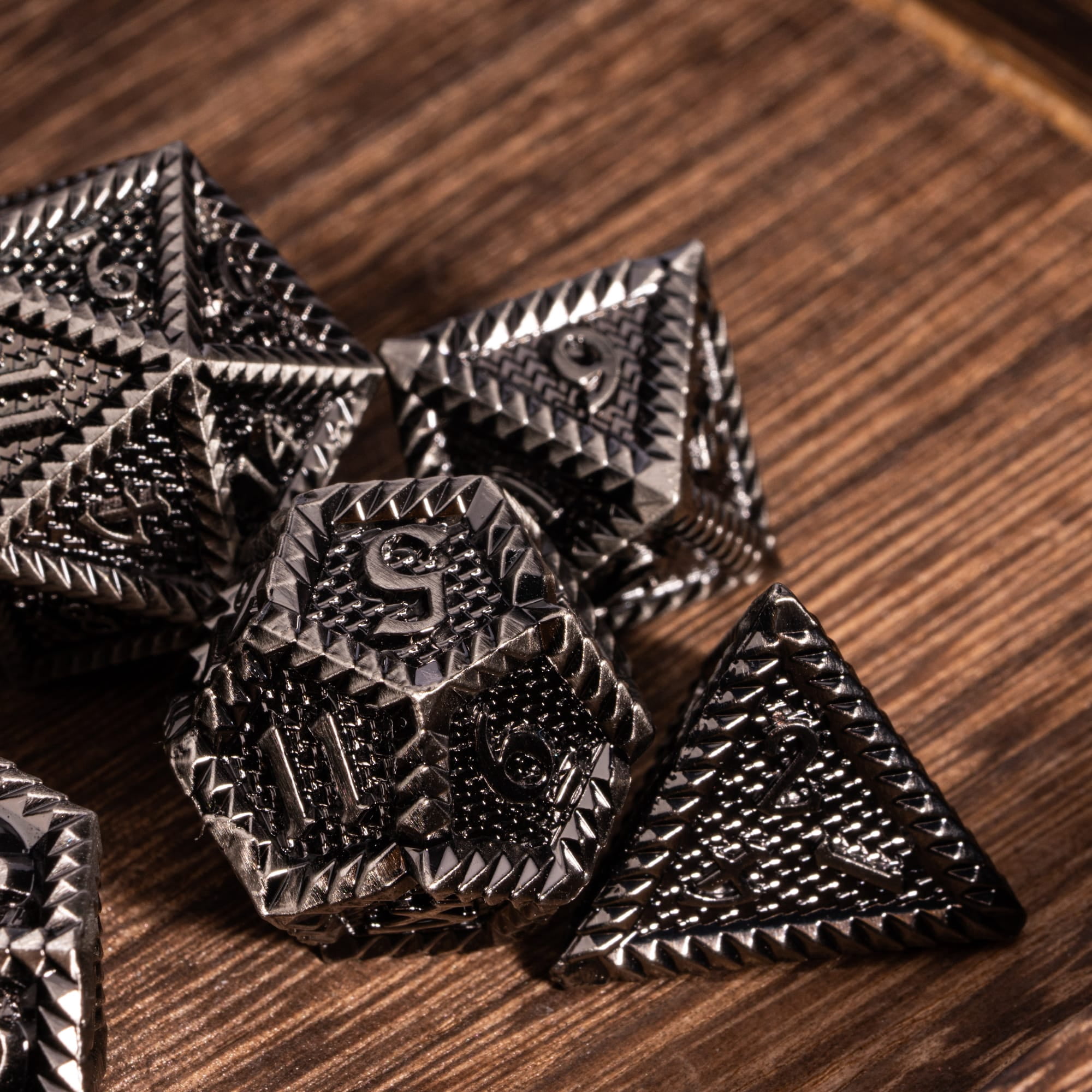 Cusdie Metal DND Dice Set, 7 die Metal Polyhedral D&D Dice Set Serrated Edge Dice for DND Dungeons and Dragons TTRPG Role Playing Games