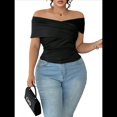 thumbnail image 3 of Camiseta de Corta Ajustada con Hombros Descubiertos y Fruncido Cruzado para Mujer, Talla Grande Negro XL, 3 of 9