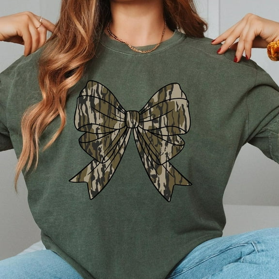 ANUNSHIRT Camo Bow Shirt, Camo Coquette Bow Shirt, Duck Hunting T-Shirt, Western Camo Crewneck, Fall Shirt, Women's Camouflage Bow Tee Unisex S-5XL Hot Trending Shirt, Vintage Birthday Gift