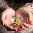 thumbnail image 3 of Adorno de escritorio de acrílico en forma de corazón transparente, ideal como regalo para peluqueros caninos o salones de belleza, 3 of 3