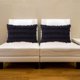 thumbnail image 5 of Funda de almohada moderna de color sólido Funda de cojín interior de 18x18 pulgadas al aire libre Fundas de almohada decorativas impermeables para sofá cama Muebles de jardín de patio Fácil de, 5 of 5