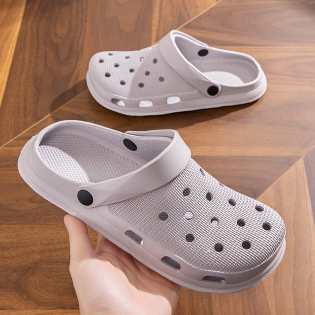 Zapatos de verano Con agujeros para hombre y mujer, zapatillas de playa lisas de EVA, zapatillas antideslizantes para jardín al aire libre, sandalias Baotou informales a la moda para parejas, 2023 Qiuyongming unisex