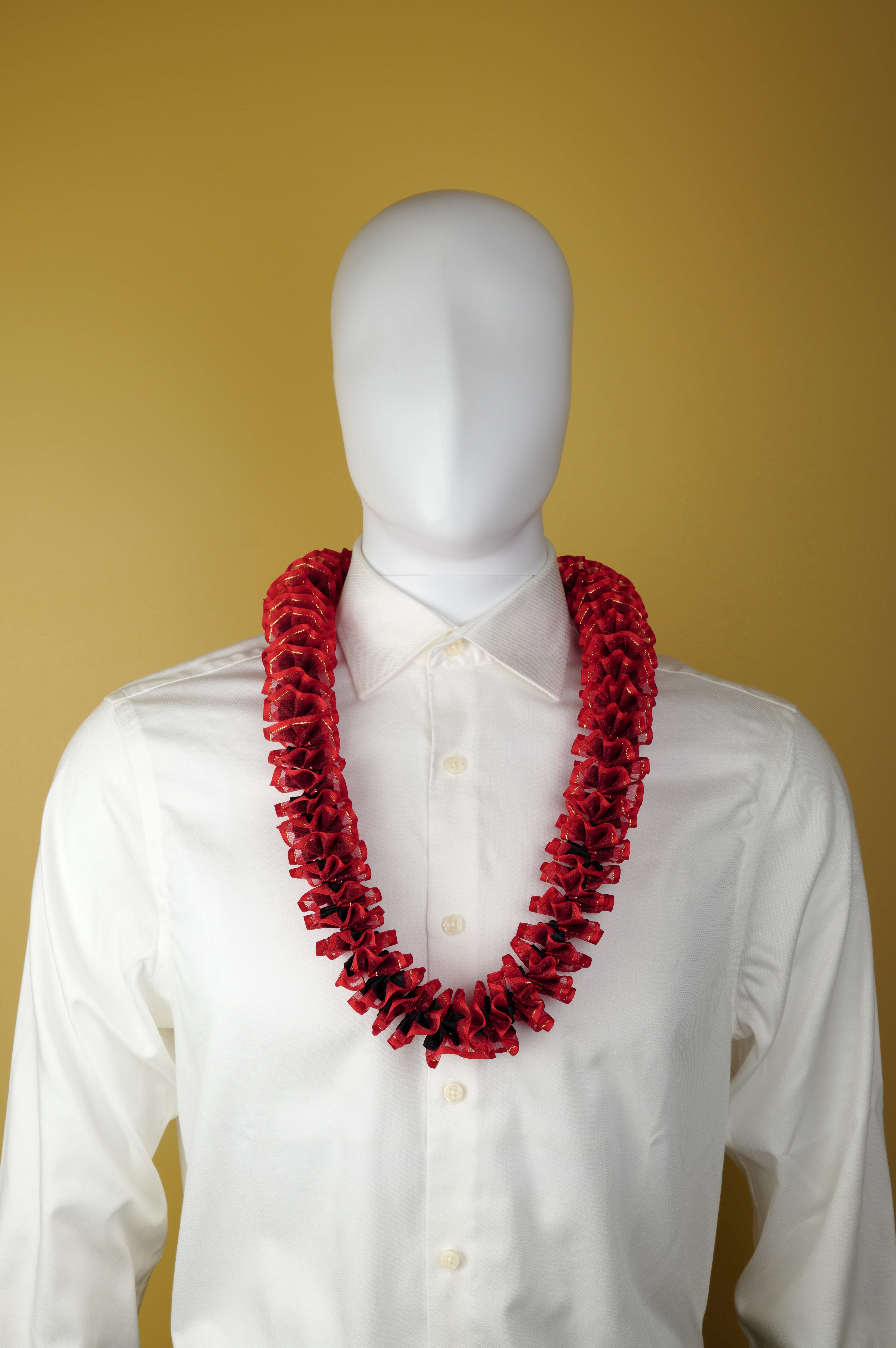 Maxport Corporation Ribbon Lei Black/red