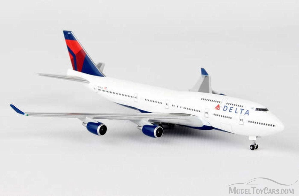 boeing 747 toy airplane