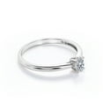 thumbnail image 4 of JeenMata Anillo de Moda Delicado con Solitario de Moissanita de Corte Ovalado de 0,5 Quilates con Certificación Chapado en Oro Blanco de 18 K sobre Plata, 4 of 7
