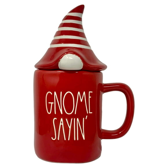 Rae Dunn Gnome Sayin Mug & Chapeau Gnome Topper - Collection Artisanale par Magenta - Belle Tasse Rouge avec "Gnome Sayin" Épelé avec Grandes Lettres Blanches en Police LL et Joli Chapeau Gnome Rouge & Blanc Topper