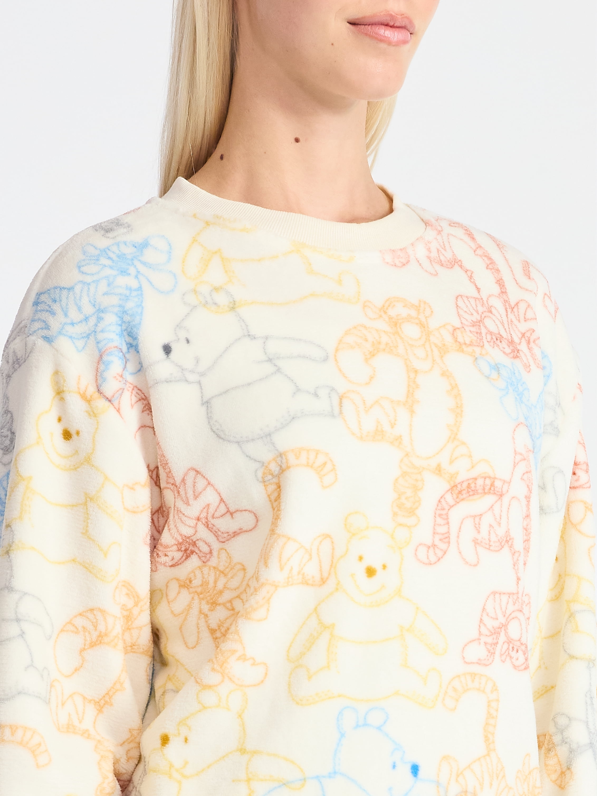 Winnie the Pooh Women’s Graphic Print Crewneck Sweatshirt with Long Sleeves, Sizes XXS-XXL
