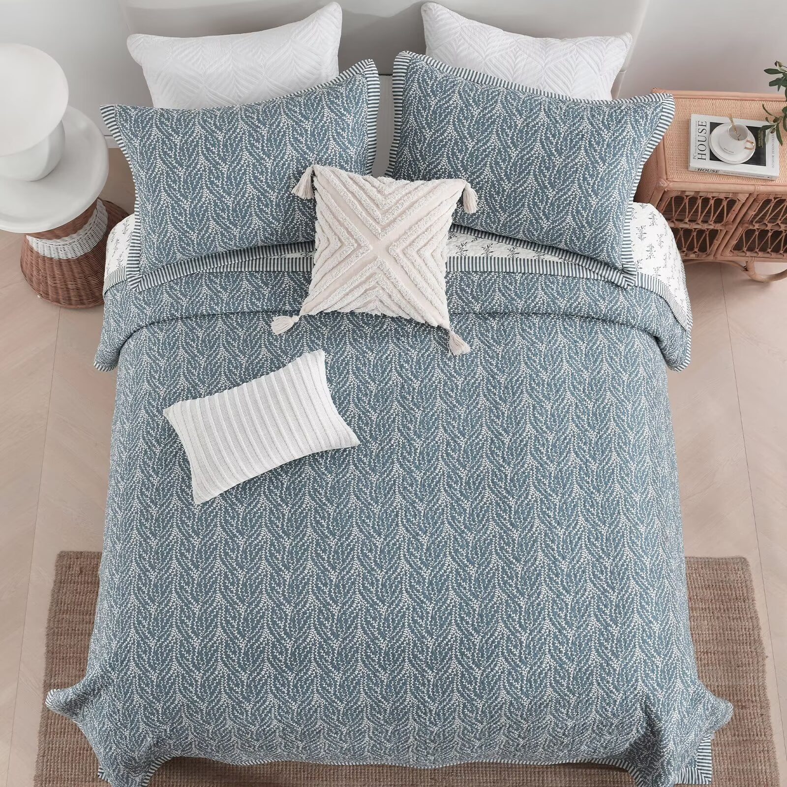SahSahCasa Botanical Quilts Queen Size, 100% Cotton Queen Comforter Set for Bed, Reversible Lightweight Quilted Bedspread, Floral Quilt Bedding Set All Season, Grayish Blue/White, 3 Pieces