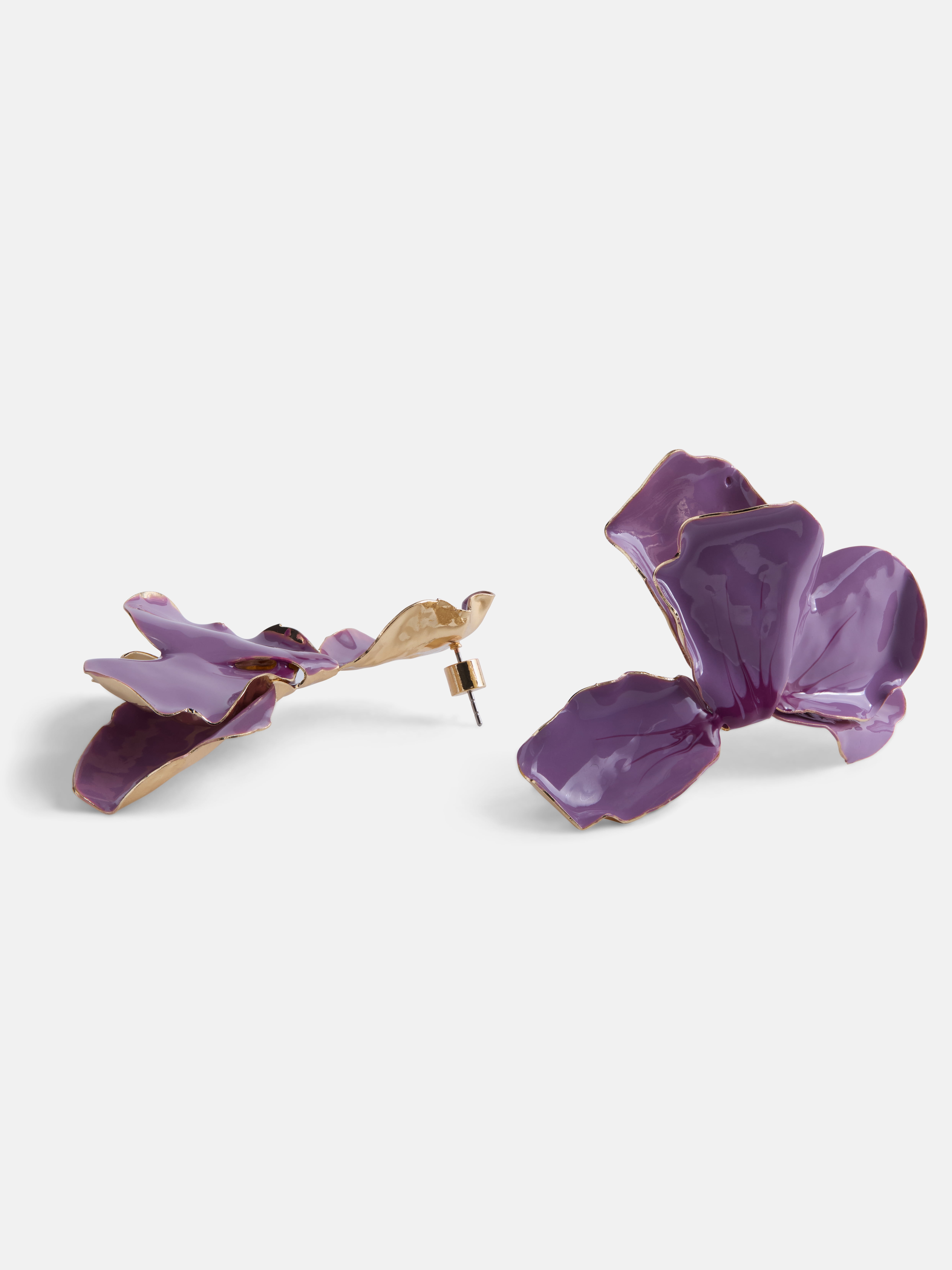 Scoop Women's Gold Tone Maude Petal Earrings, 1 Pair
