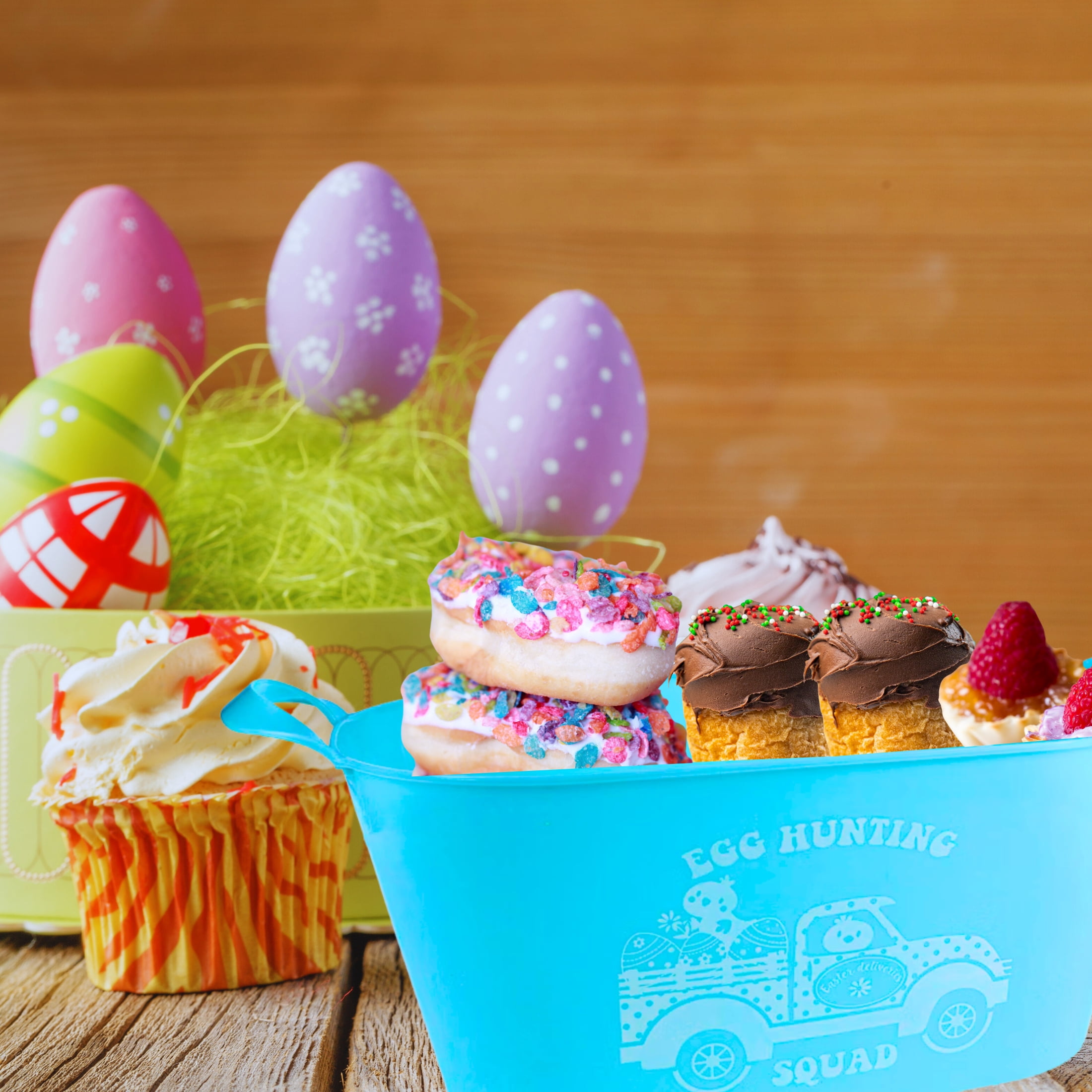 (4) Easter Printed Basket Set with Handles, 15.82x6.57 in. Plastic Spring-Themed Buckets Party Favors Treats Egg Hunts Container Holiday Baskets Decorative Box Gift Home Organizer Color May Vary