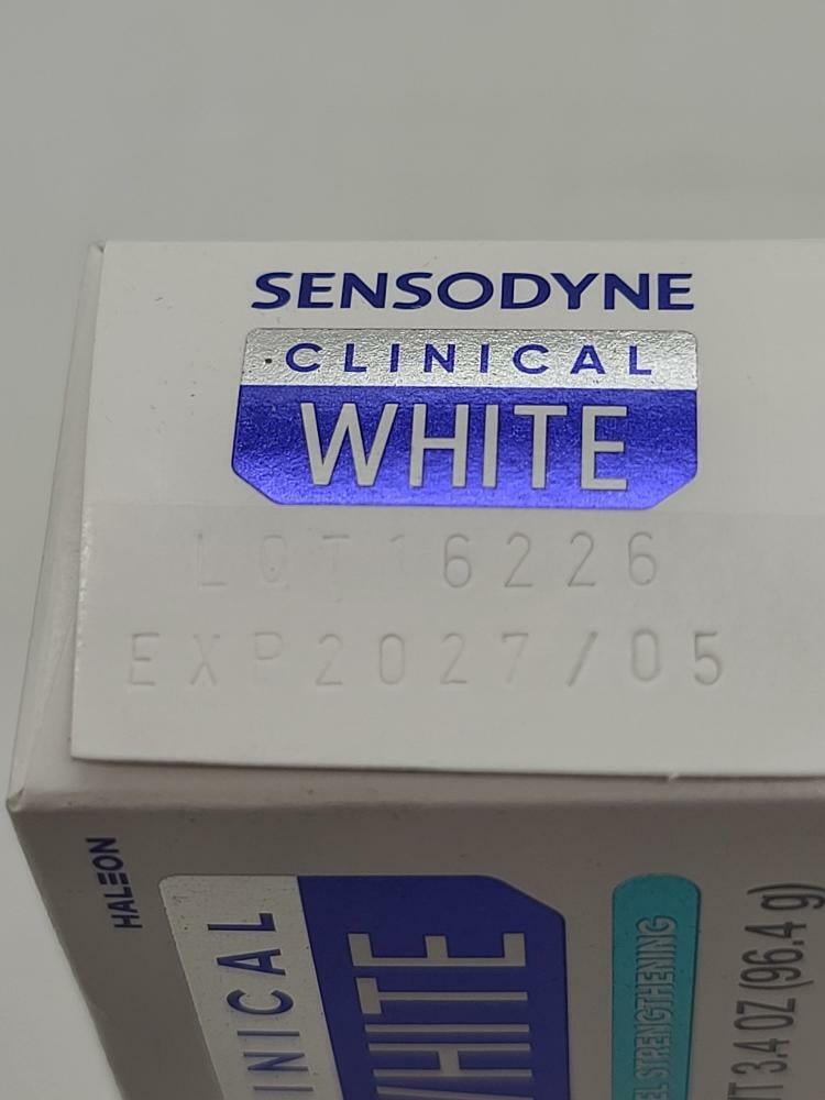 (3 pack) Sensodyne Clinical White Toothpaste Clinically Proven Whitening for Sensitive Teeth, Enamel Strengthening, 3.4 Oz