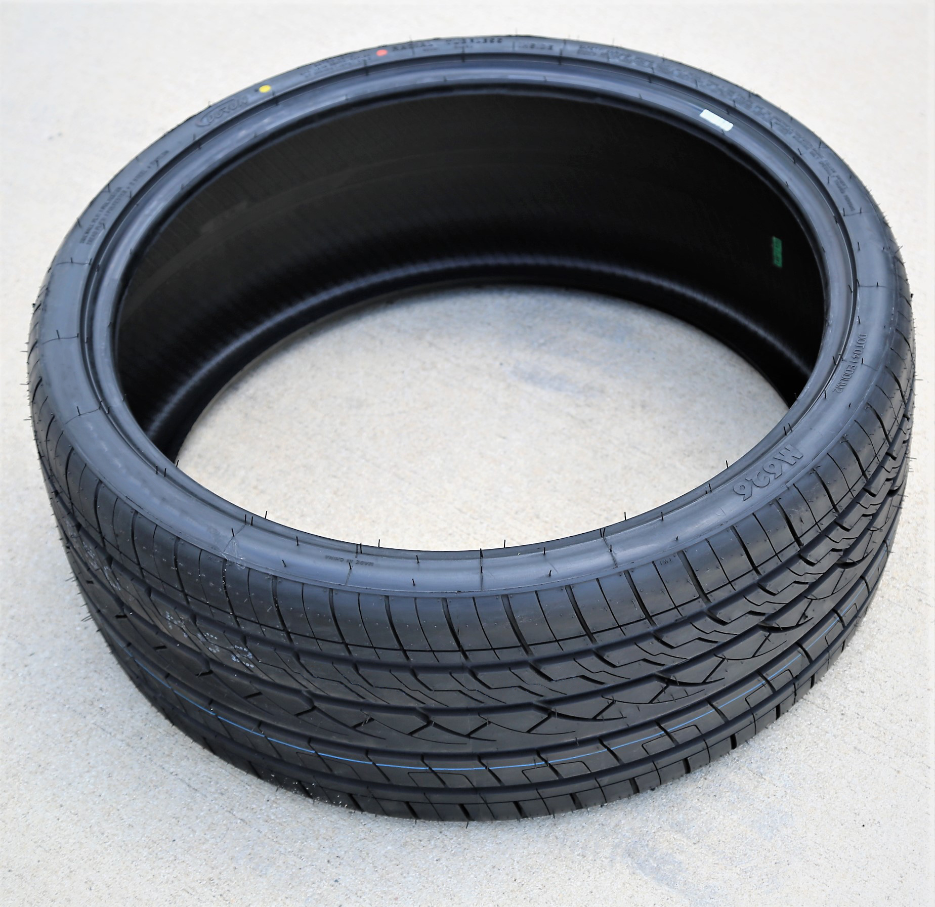 Durun M626 255/25ZR28 255/25R28 95W XL High Performance a/s All Season Tire