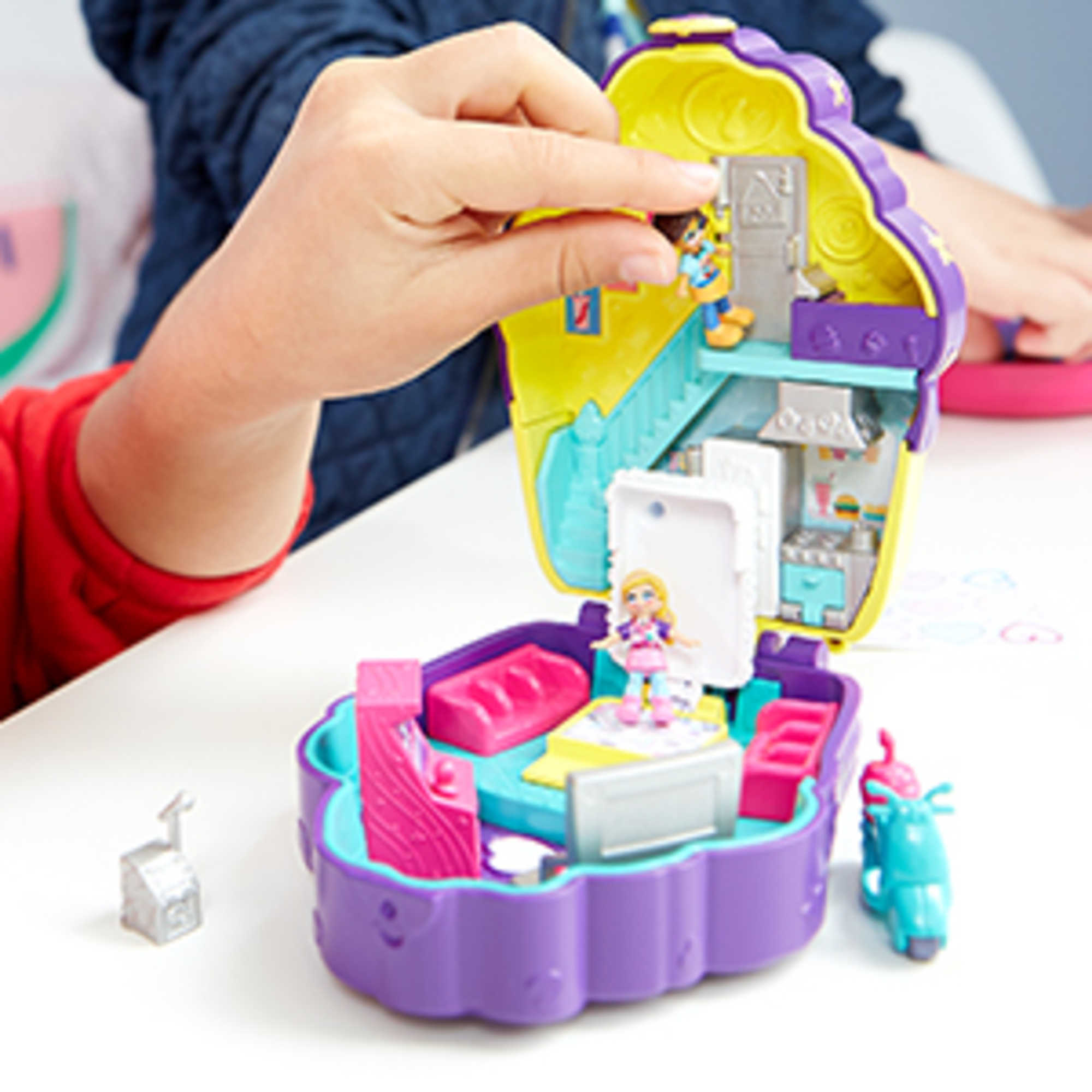Polly Pocket Pocket Sweet Treat Cupcake Cafe-Themed Compact with Dolls - image 4 of 8